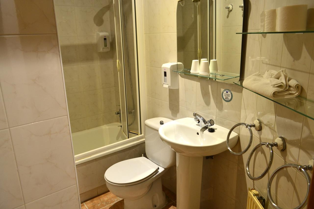 לוגו Hostal Lucus מראה חיצוני תמונה