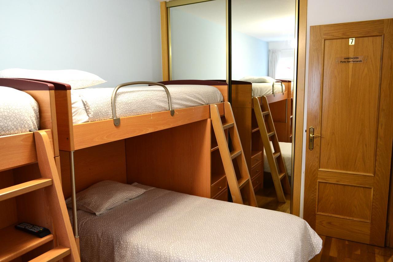 לוגו Hostal Lucus מראה חיצוני תמונה