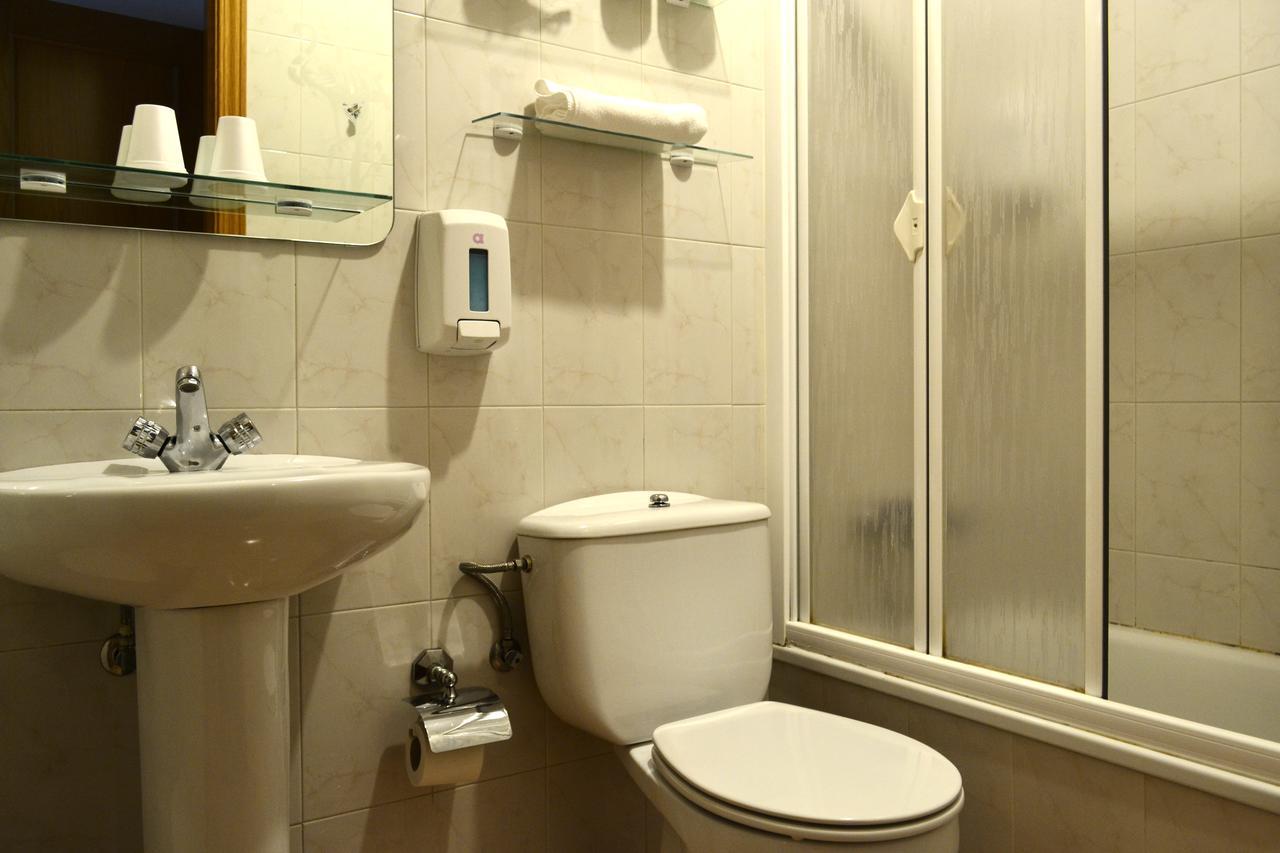 לוגו Hostal Lucus מראה חיצוני תמונה