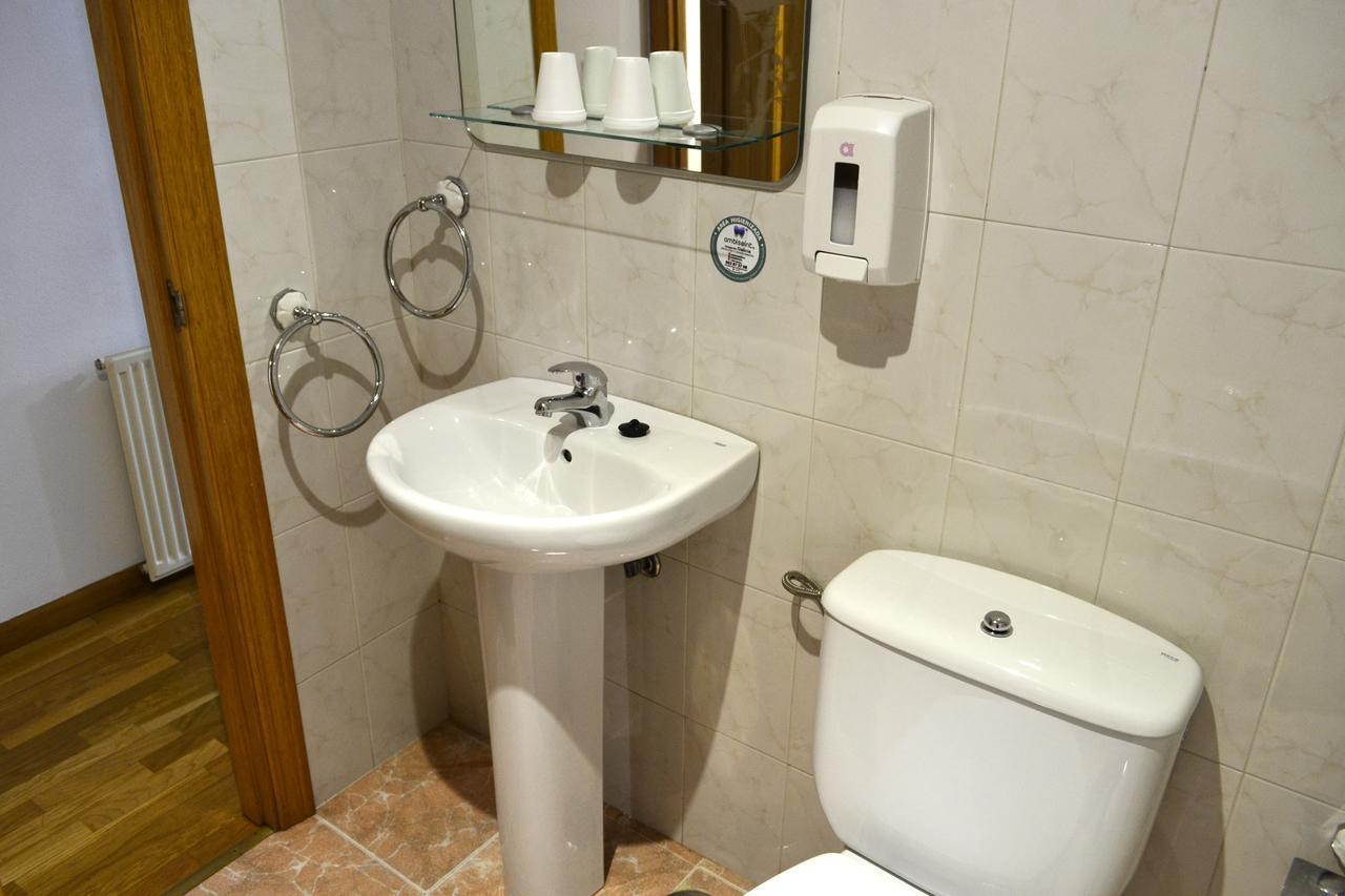 לוגו Hostal Lucus מראה חיצוני תמונה