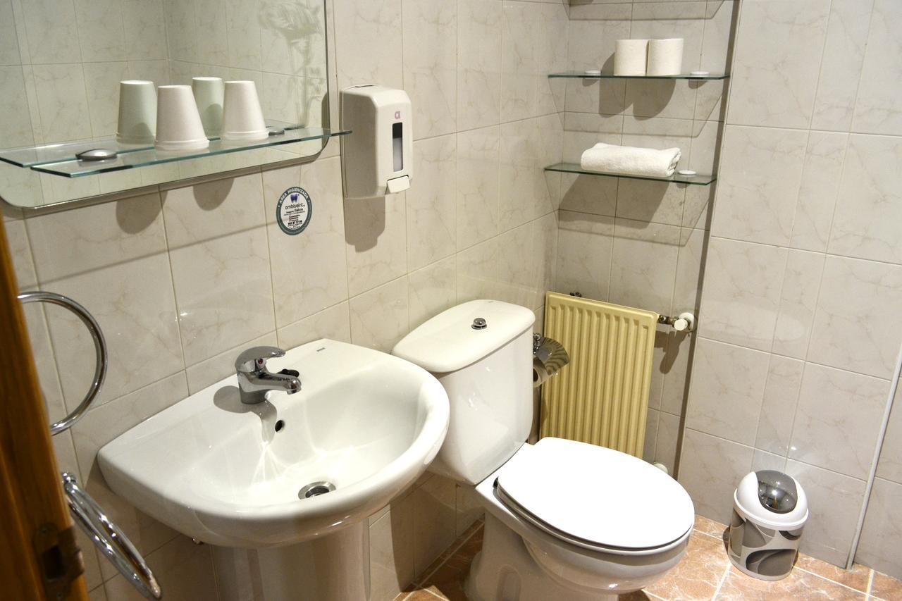 לוגו Hostal Lucus מראה חיצוני תמונה