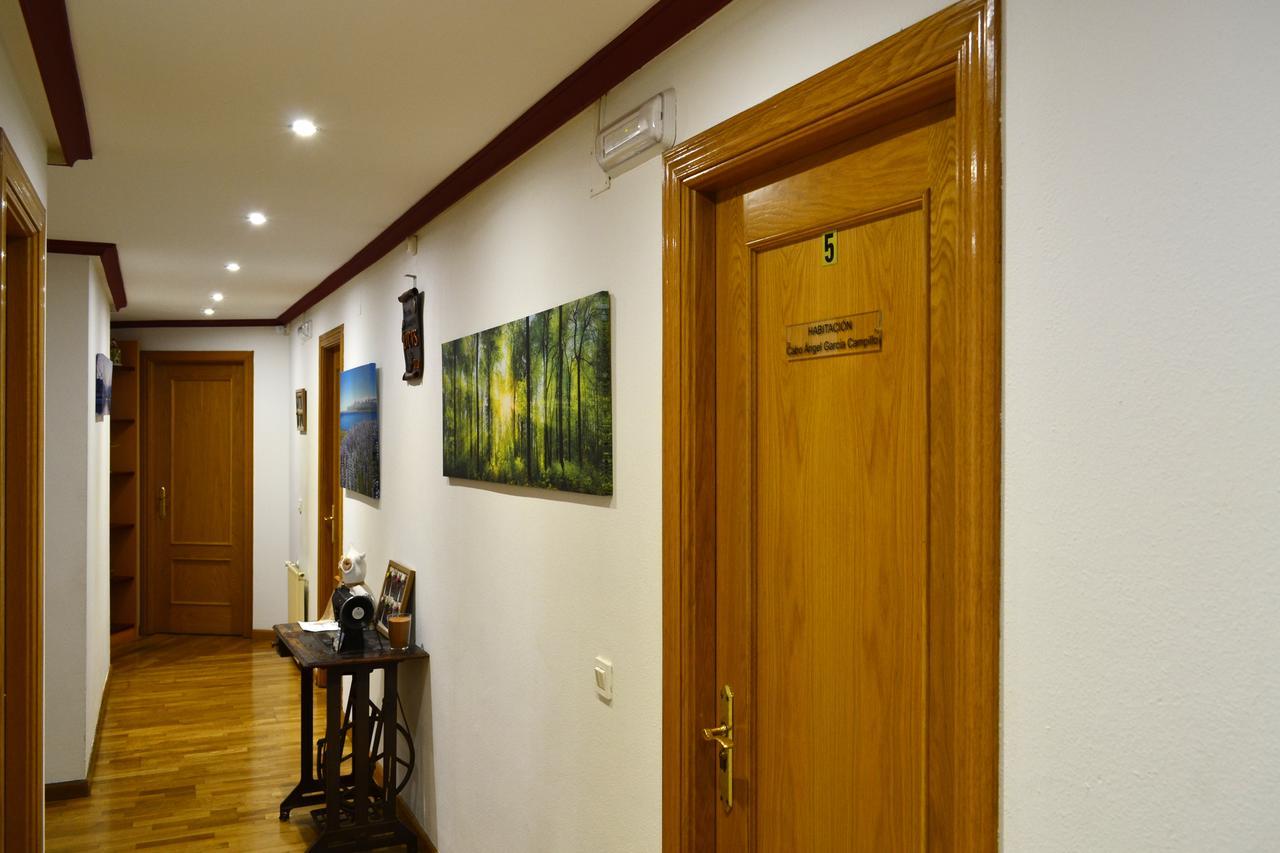 לוגו Hostal Lucus מראה חיצוני תמונה