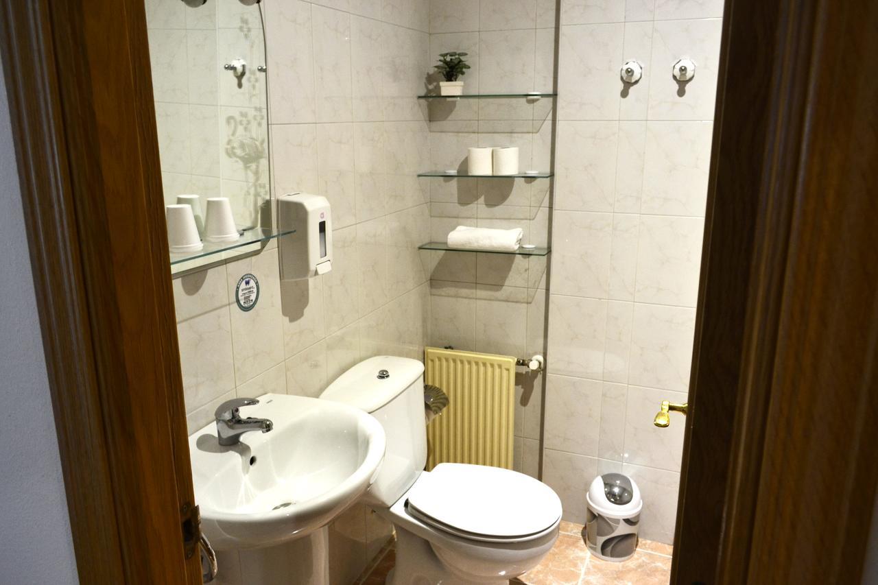לוגו Hostal Lucus מראה חיצוני תמונה