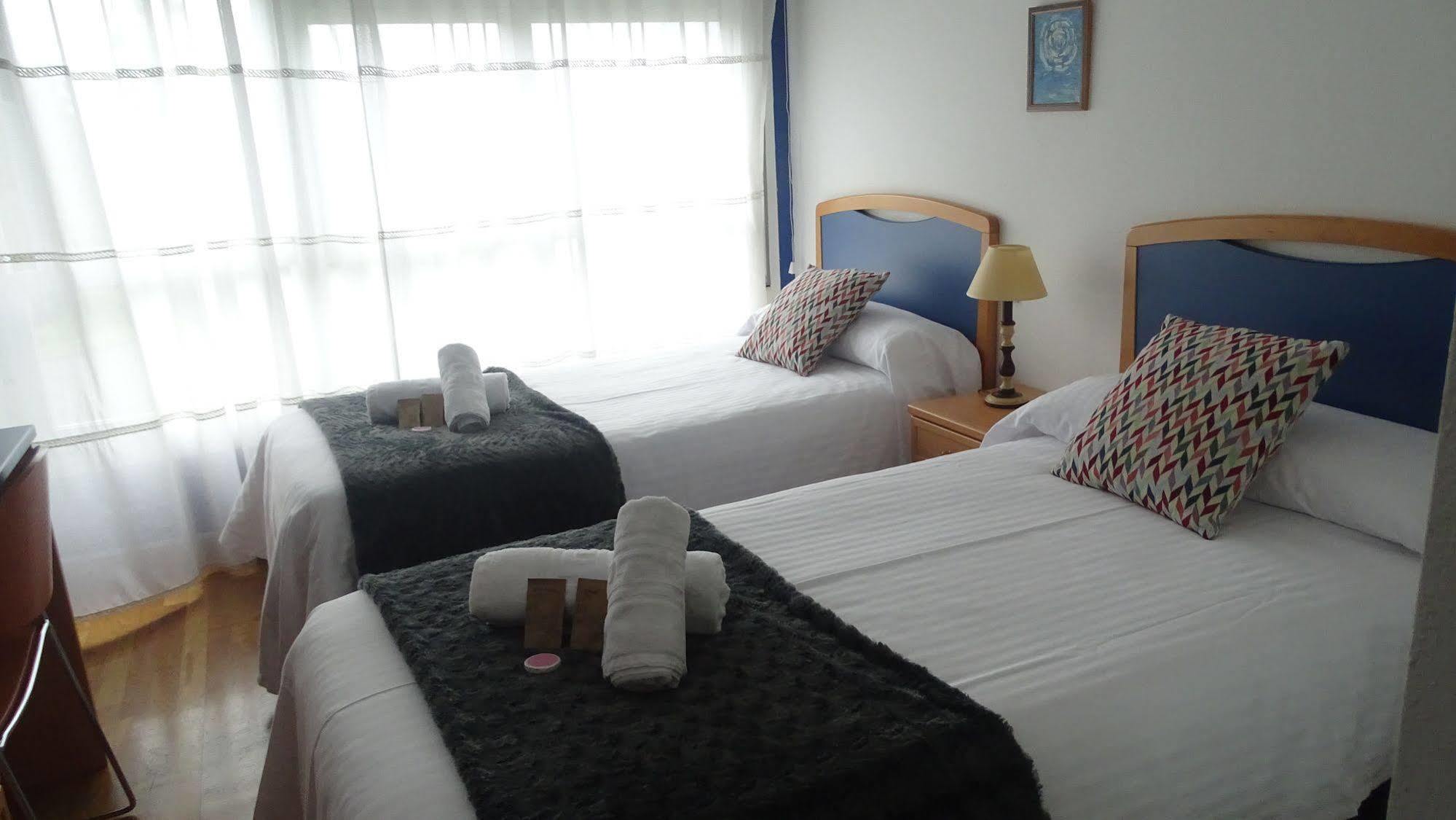 לוגו Hostal Lucus מראה חיצוני תמונה