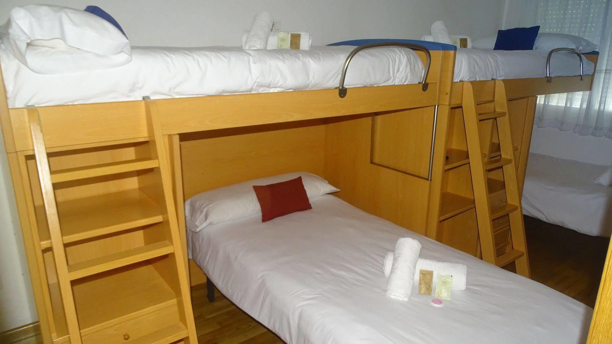לוגו Hostal Lucus מראה חיצוני תמונה