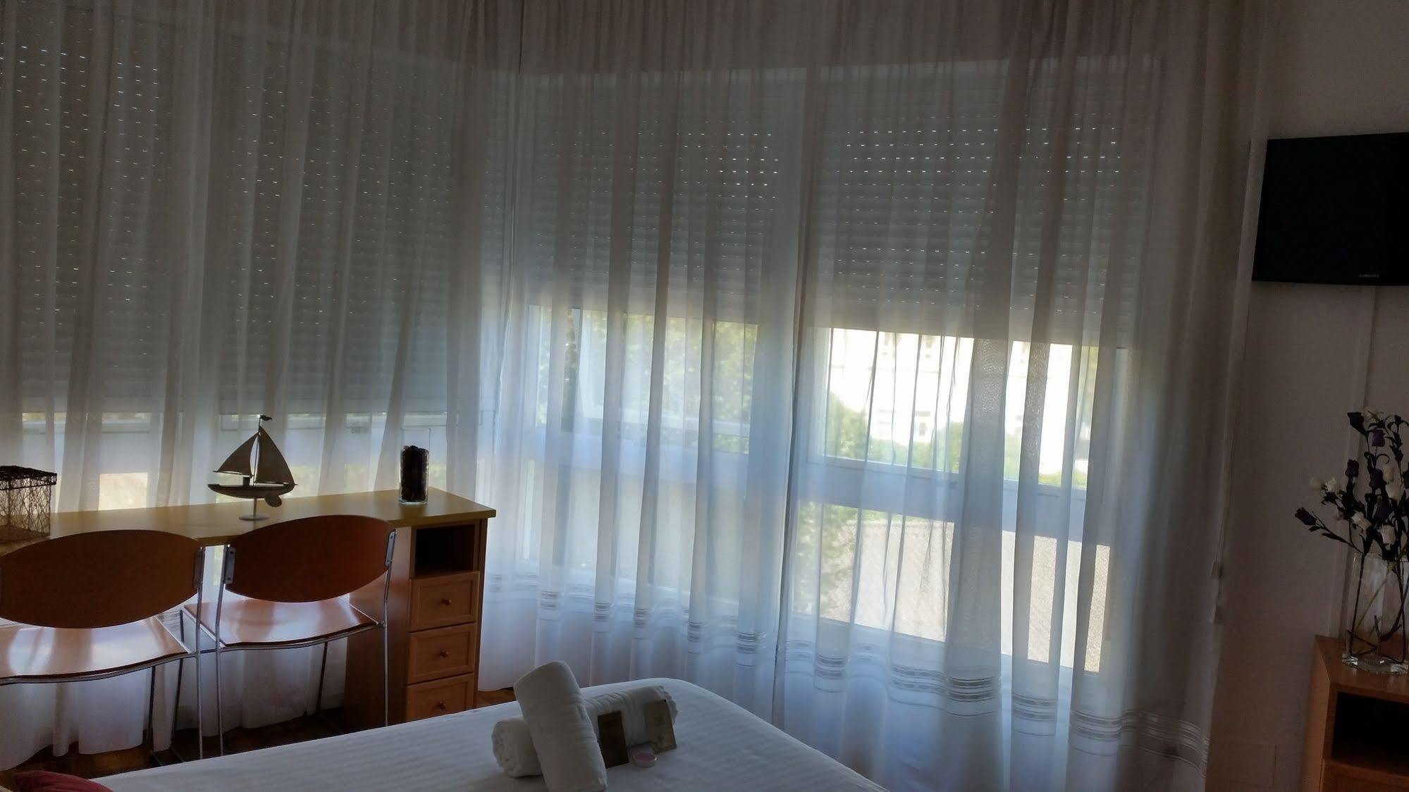 לוגו Hostal Lucus מראה חיצוני תמונה