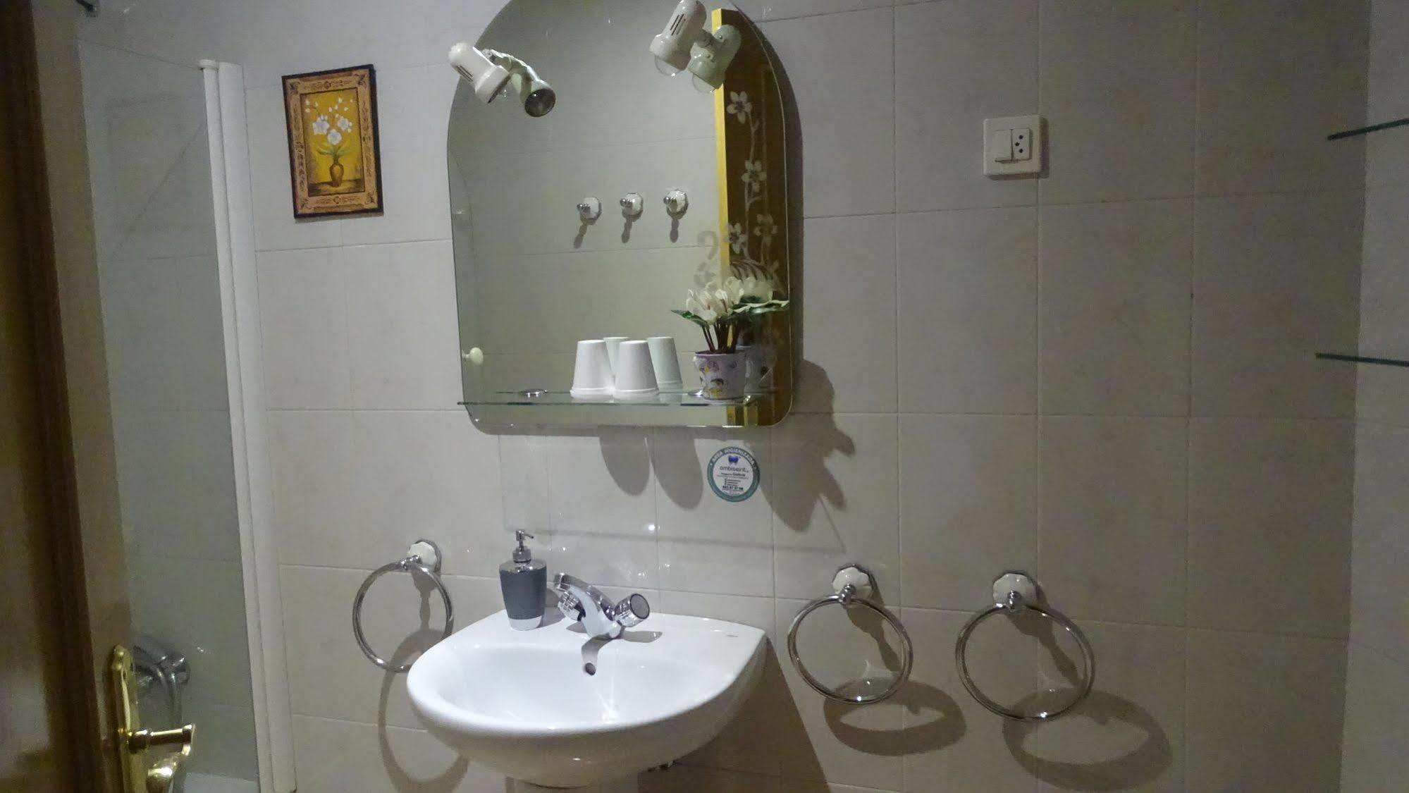 לוגו Hostal Lucus מראה חיצוני תמונה