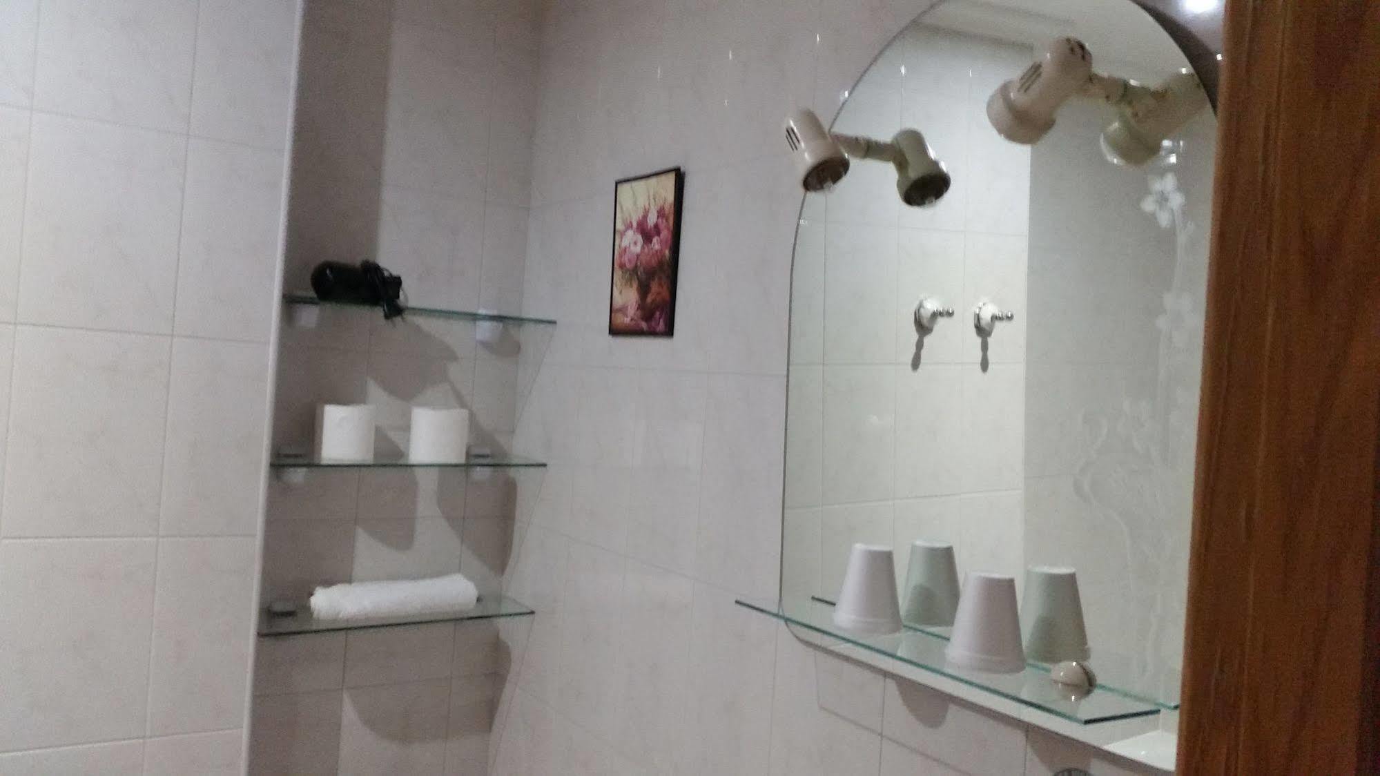 לוגו Hostal Lucus מראה חיצוני תמונה