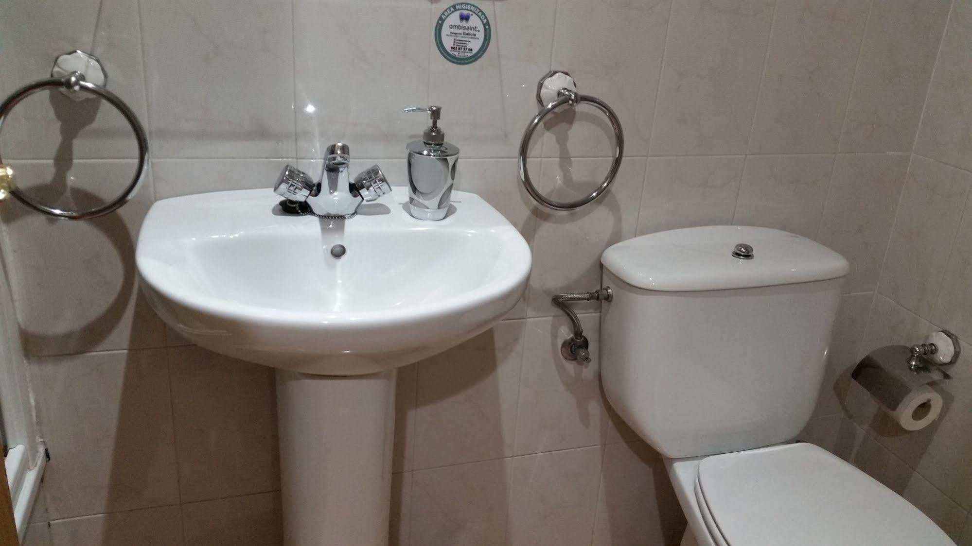 לוגו Hostal Lucus מראה חיצוני תמונה
