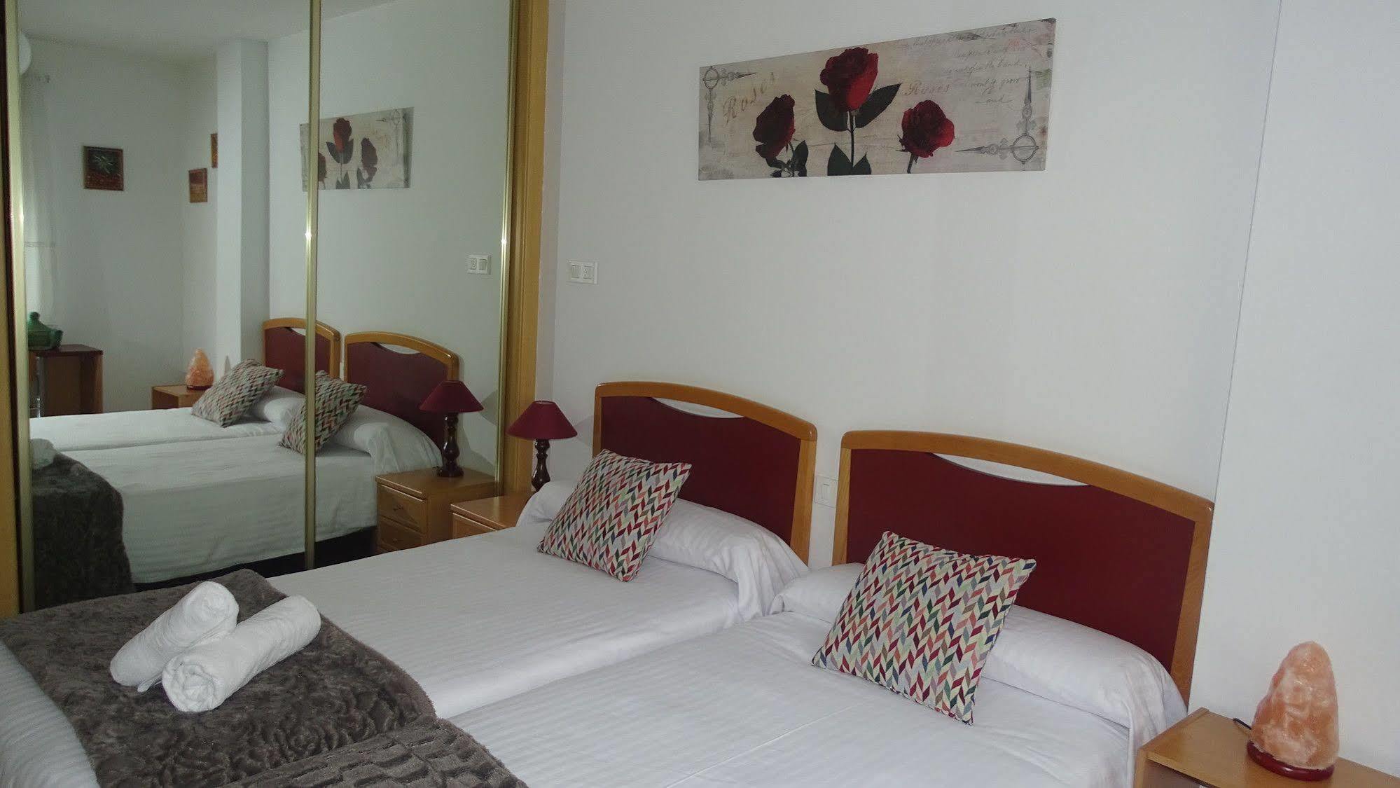 לוגו Hostal Lucus מראה חיצוני תמונה