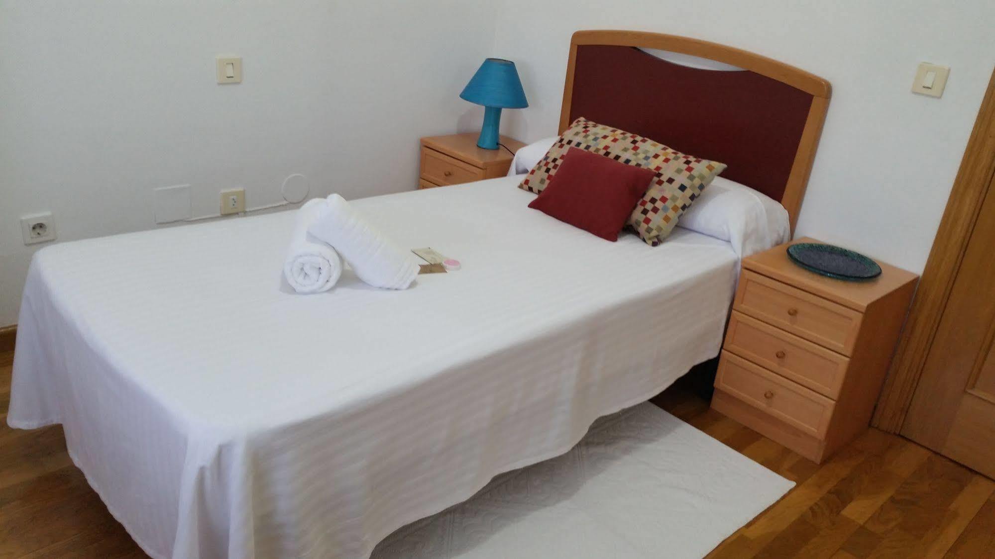 לוגו Hostal Lucus מראה חיצוני תמונה
