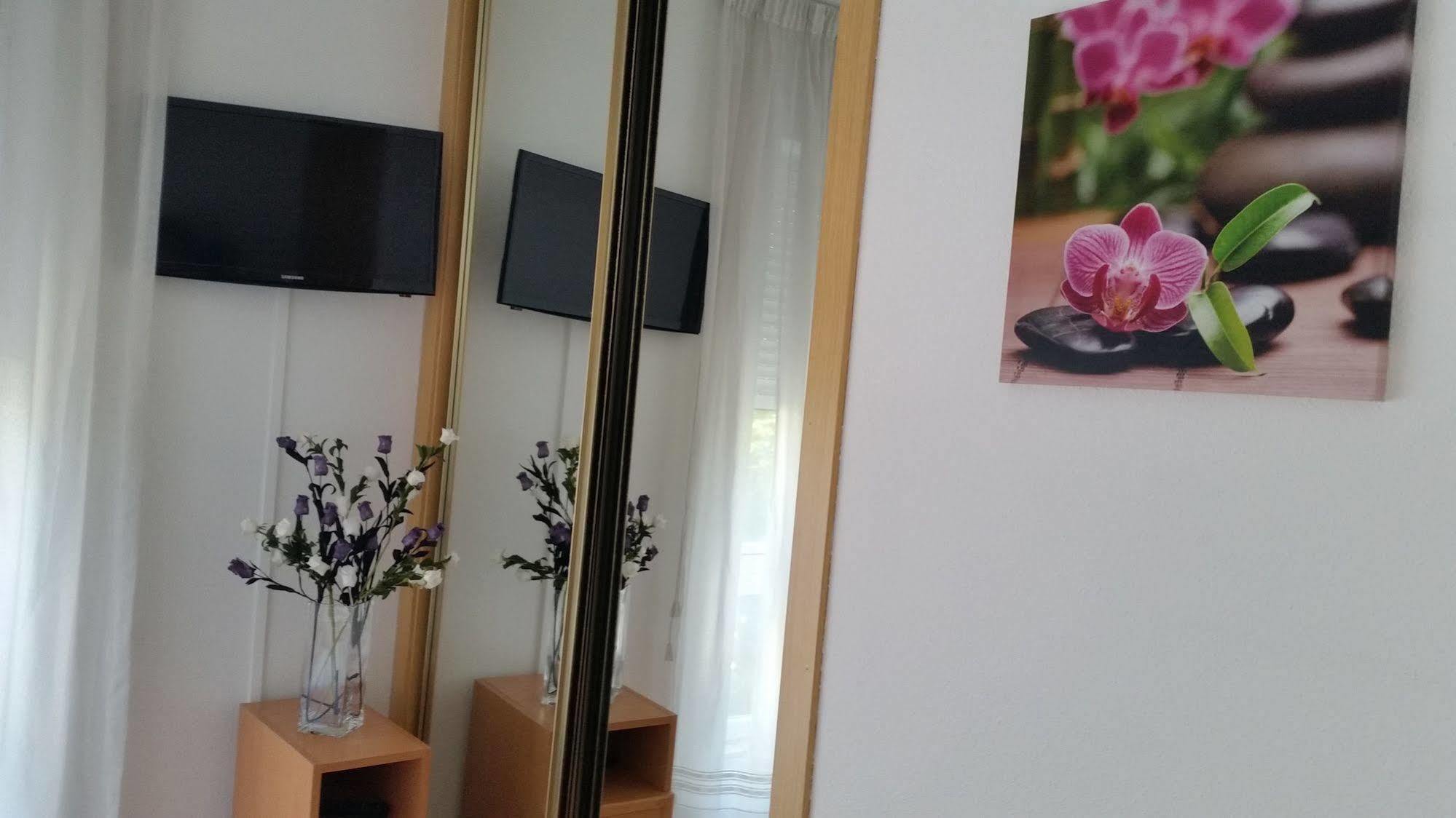 לוגו Hostal Lucus מראה חיצוני תמונה