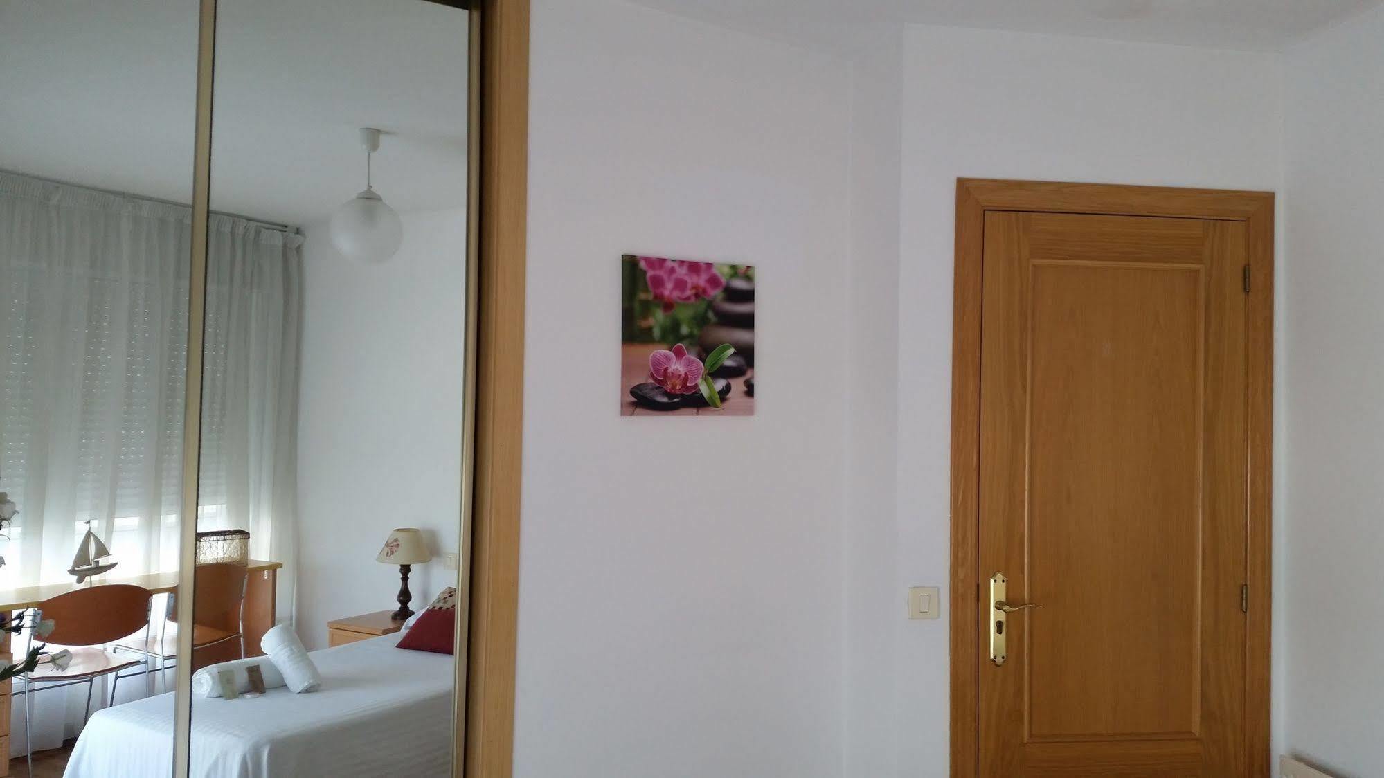 לוגו Hostal Lucus מראה חיצוני תמונה