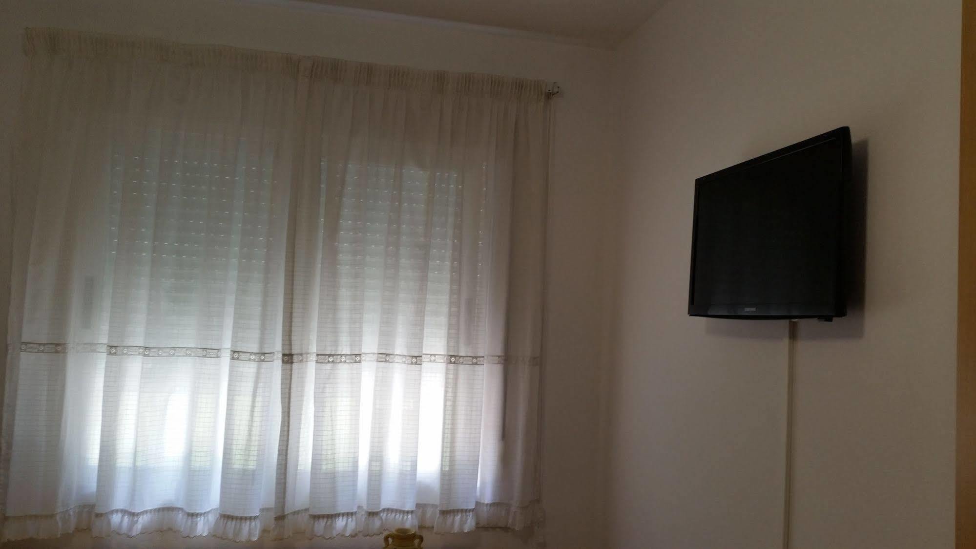 לוגו Hostal Lucus מראה חיצוני תמונה