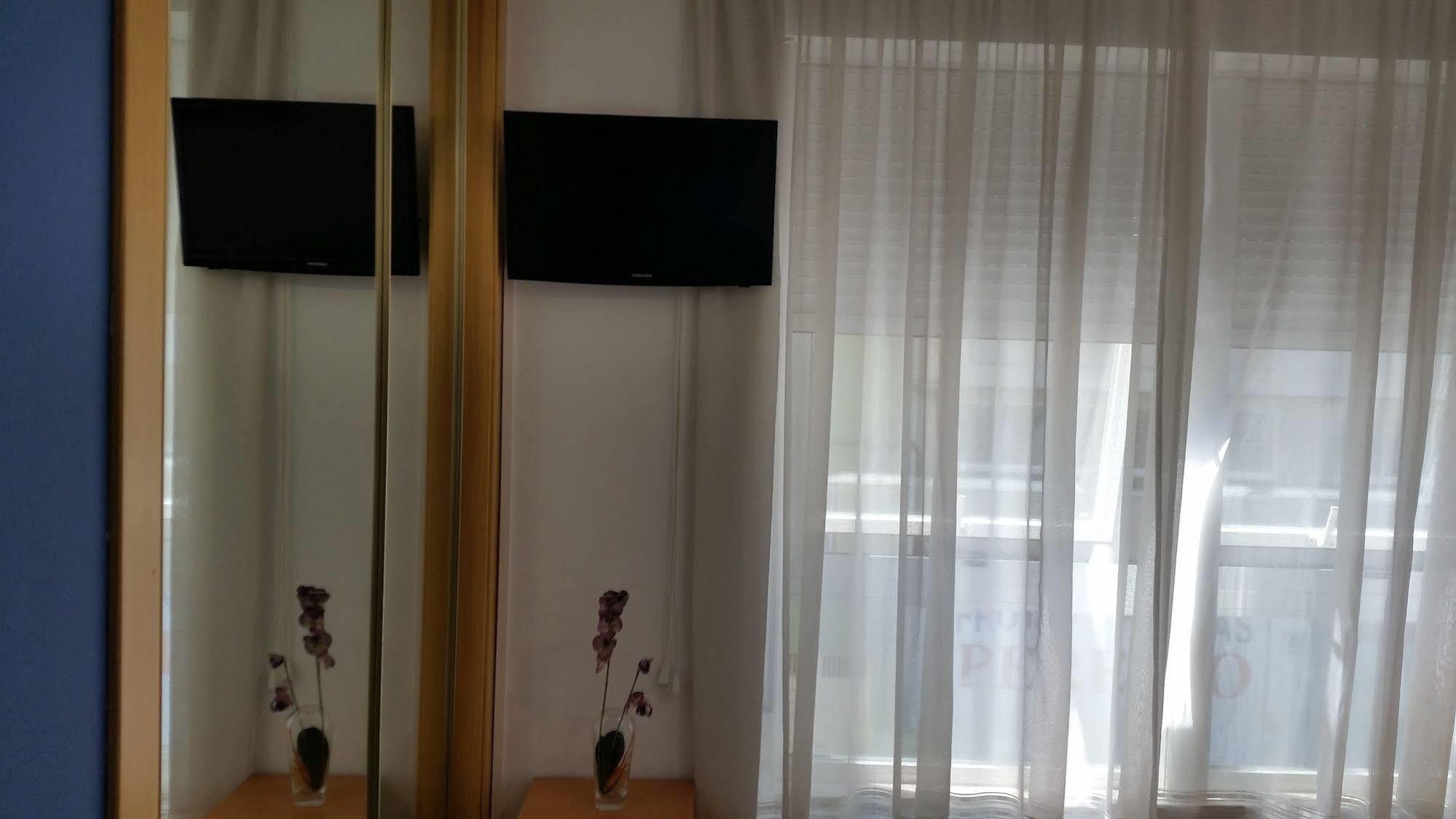 לוגו Hostal Lucus מראה חיצוני תמונה